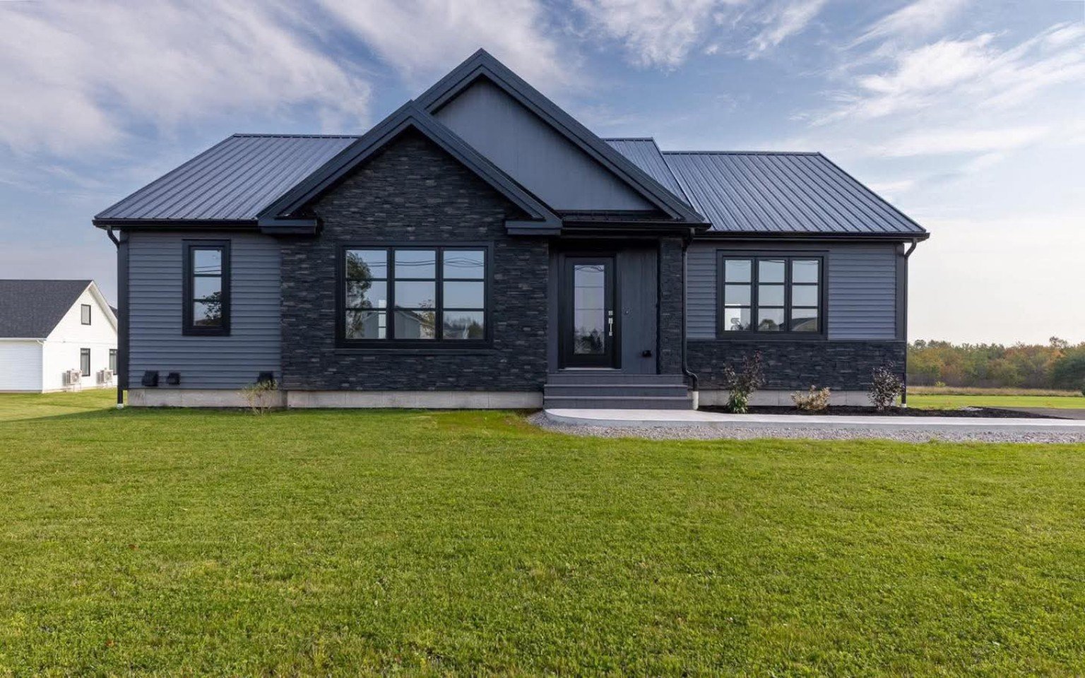 040740F2-ECB5-42D8-9880-02B21574CBF6.jpeg Maison Modulaire NextGen – Modèle ATLANTIC 120 (120 m² | 4 Chambres & Garage) – Image 1