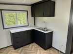Tiny House "Complete Deluxe" 36 m² – Maisonnette Extensible avec 2 Chambres et Cuisine en L – Image 9