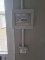 Monobloc de Bureau 6x2,5m (15m²) – Avec Climatisation Hisense et Grilles de Protection – Image 7