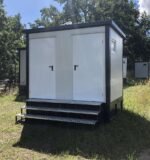 Container Sanitaire 3x2m avec Cuve à Effluents – Double Entrée (WC + Douche) – Isolation 80mm