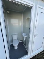 Module Sanitaire Double Préfabriqué – 2 Cabines Indépendantes (WC Homme/Femme) – Isolation 40mm – Image 7