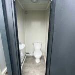 Module Sanitaire Individuel 120x120 cm – WC et Lave-mains (Gris Anthracite Isolé)