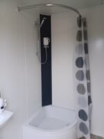 Container Sanitaire Double 2,5m x 2m – 2 Cabines Indépendantes (WC + Douche) – Isolation 60mm – Image 5