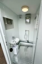 Container Sanitaire Double 2,4x1,5m – Entrées Séparées (WC + Urinoir) – Isolation 100mm "Grand Froid" – Image 4