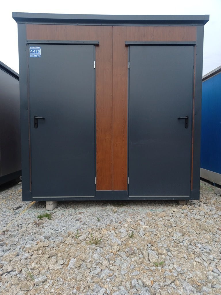 container-doppio-sanitario-con-2-cabine-wc-e-doccia-1.jpg Container Sanitaire Double 2,5m x 2m – 2 Cabines Indépendantes (WC + Douche) – Isolation 60mm – Image 1